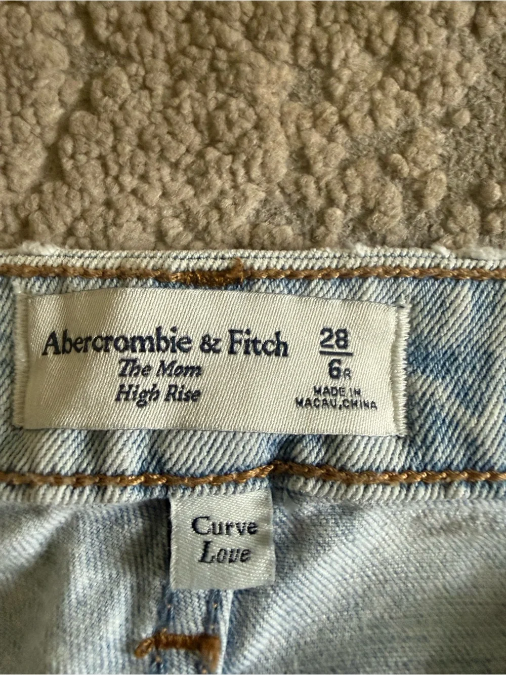 Abercrombie & Fitch Mom jeans High Rise light wash distressed curve love 28 / 6